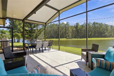 Villa ou maison à vendre à Kissimmee, Floride: 2 chambres, 143.81 m2 № 2431737 - photo 4