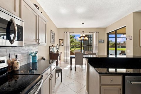 Villa ou maison à vendre à Kissimmee, Floride: 2 chambres, 143.81 m2 № 2431737 - photo 15