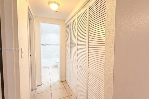 Condominio en venta en Pembroke Park, Florida, 2 dormitorios, 75.25 m2 № 1944642 - foto 7