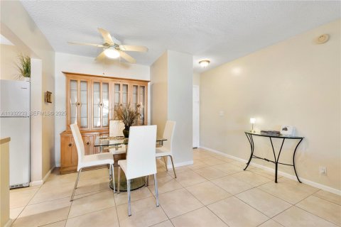 Condo in Fort Lauderdale, Florida, 2 bedrooms  № 1991106 - photo 12