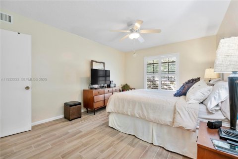 Condo in Fort Lauderdale, Florida, 2 bedrooms  № 1991106 - photo 22