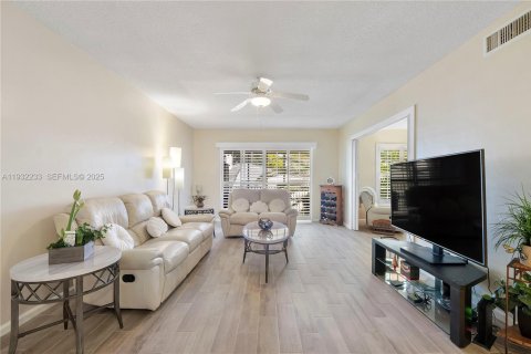Condo in Fort Lauderdale, Florida, 2 bedrooms  № 1991106 - photo 9
