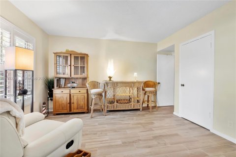 Condo in Fort Lauderdale, Florida, 2 bedrooms  № 1991106 - photo 27