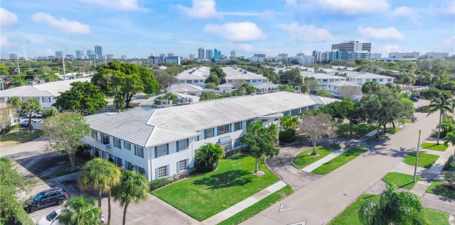 Condo in Fort Lauderdale, Florida, 2 bedrooms  № 1991106