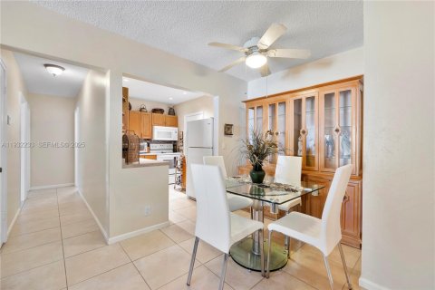 Condo in Fort Lauderdale, Florida, 2 bedrooms  № 1991106 - photo 3