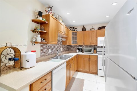 Condo in Fort Lauderdale, Florida, 2 bedrooms  № 1991106 - photo 14