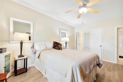 Condo in Fort Lauderdale, Florida, 2 bedrooms  № 1991106 - photo 23