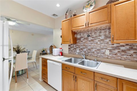 Condo in Fort Lauderdale, Florida, 2 bedrooms  № 1991106 - photo 15