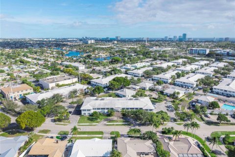 Condo in Fort Lauderdale, Florida, 2 bedrooms  № 1991106 - photo 19