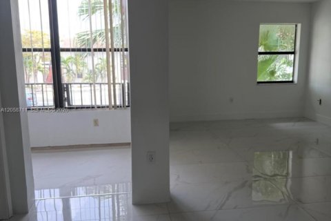 Copropriété à louer à Miami, Floride: 3 chambres, 112.88 m2 № 2168190 - photo 3
