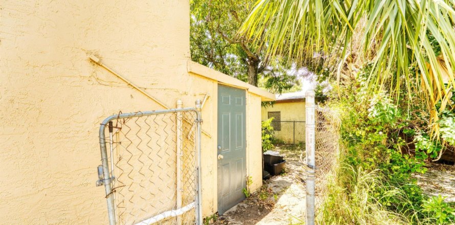 Casa en West Palm Beach, Florida 6 dormitorios, 192.87 m2 № 1151648