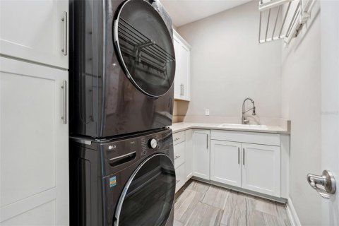 Casa en venta en Orlando, Florida, 4 dormitorios, 296.73 m2 № 2203856 - foto 30