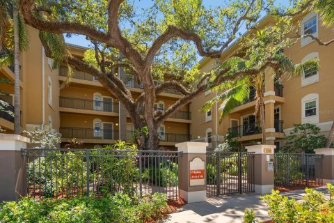 Condo in Sarasota, Florida, 2 bedrooms  № 1590986 - photo 3