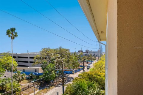 Condo in Sarasota, Florida, 2 bedrooms  № 1590986 - photo 17
