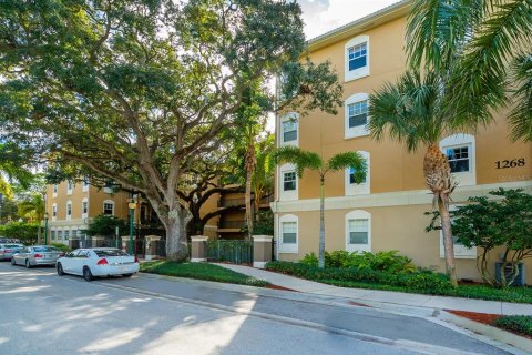 Condo in Sarasota, Florida, 2 bedrooms  № 1590986 - photo 2