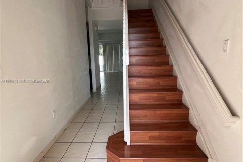 Снять в аренду таунхаус в Дорал, Флорида 2 спальни, 125.6м2, № 1947742 - фото 6