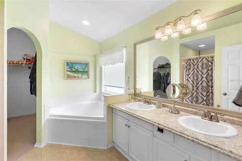 House in Davenport, Florida 4 bedrooms, 180.23 sq.m. № 1778970 - photo 13