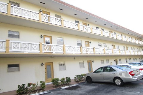 Condominio en Lauderdale Lakes, Florida, 2 dormitorios  № 1996029