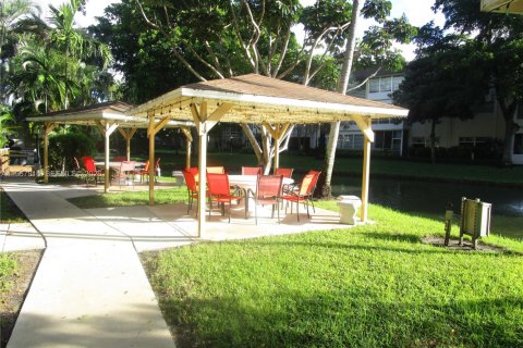 Condominio en venta en Lauderdale Lakes, Florida, 2 dormitorios № 1996029 - foto 6