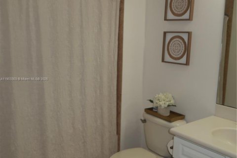 Снять в аренду таунхаус в Уэст-Палм-Бич, Флорида 2 спальни, 169.92м2, № 2081835 - фото 19