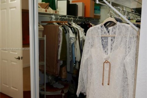 Снять в аренду таунхаус в Уэст-Палм-Бич, Флорида 2 спальни, 169.92м2, № 2081835 - фото 30