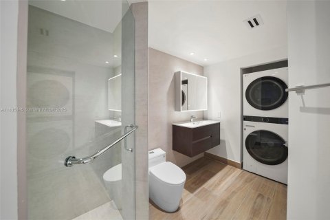 Condo in Miami Beach, Florida, 2 bedrooms  № 1935219 - photo 27