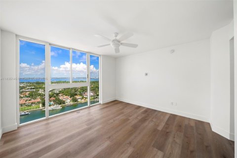 Condo in Miami Beach, Florida, 2 bedrooms  № 1935219 - photo 18