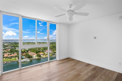 Condo in Miami Beach, Florida, 2 bedrooms  № 1935219 - photo 15