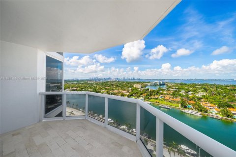Condo in Miami Beach, Florida, 2 bedrooms  № 1935219 - photo 29