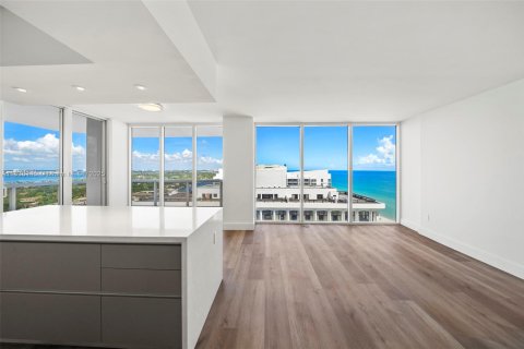 Condo in Miami Beach, Florida, 2 bedrooms  № 1935219 - photo 13