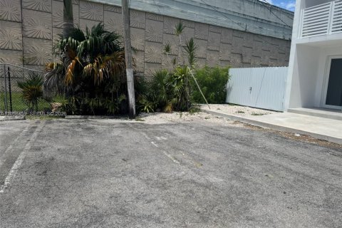 Touwnhouse à louer à Miami, Floride: 2 chambres, 94.95 m2 № 2168758 - photo 2