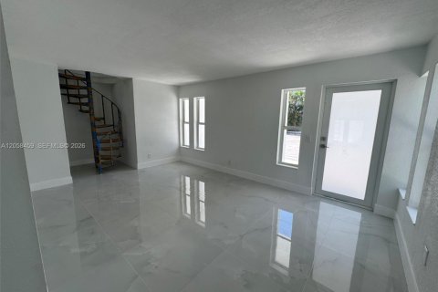 Touwnhouse à louer à Miami, Floride: 2 chambres, 94.95 m2 № 2168758 - photo 4