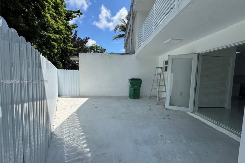 Touwnhouse à louer à Miami, Floride: 2 chambres, 94.95 m2 № 2168758 - photo 8