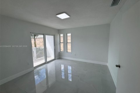 Touwnhouse à louer à Miami, Floride: 2 chambres, 94.95 m2 № 2168758 - photo 10