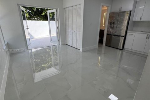 Touwnhouse à louer à Miami, Floride: 2 chambres, 94.95 m2 № 2168758 - photo 6