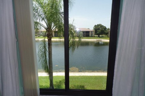 Condo in Punta Gorda, Florida, 2 bedrooms № 2210634 - photo 11