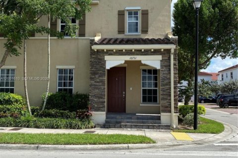 Touwnhouse à louer à Miami, Floride: 4 chambres, 214.79 m2 № 2269530 - photo 4