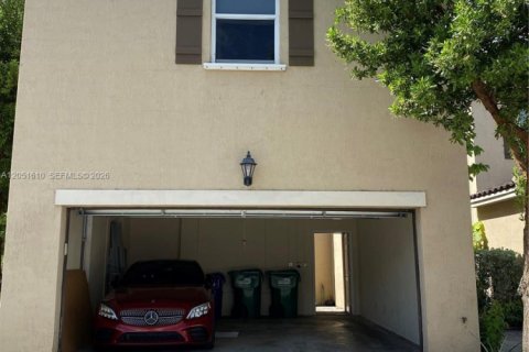 Touwnhouse à louer à Miami, Floride: 4 chambres, 214.79 m2 № 2269530 - photo 6