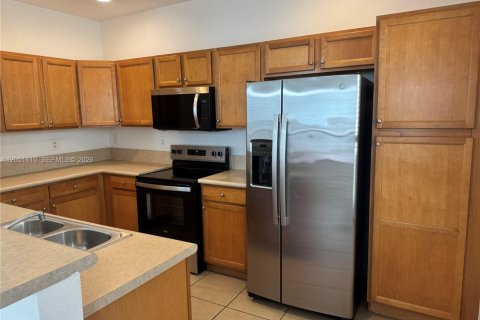 Touwnhouse à louer à Miami, Floride: 4 chambres, 214.79 m2 № 2269530 - photo 11