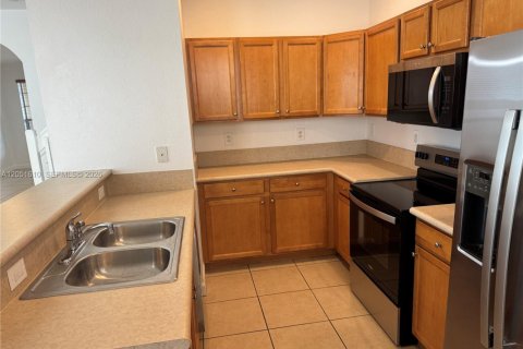 Touwnhouse à louer à Miami, Floride: 4 chambres, 214.79 m2 № 2269530 - photo 12