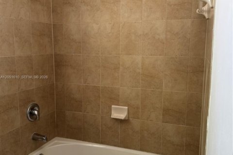 Touwnhouse à louer à Miami, Floride: 4 chambres, 214.79 m2 № 2269530 - photo 22