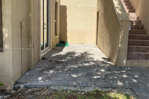 Touwnhouse à louer à Miami, Floride: 4 chambres, 214.79 m2 № 2269530 - photo 5