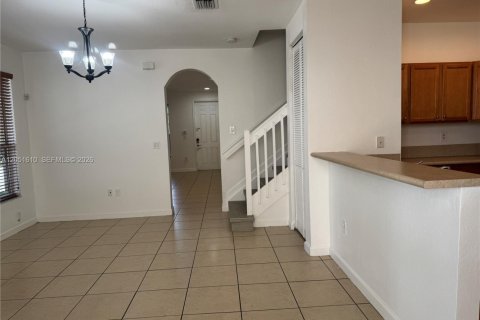Touwnhouse à louer à Miami, Floride: 4 chambres, 214.79 m2 № 2269530 - photo 9