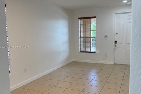 Touwnhouse à louer à Miami, Floride: 4 chambres, 214.79 m2 № 2269530 - photo 8