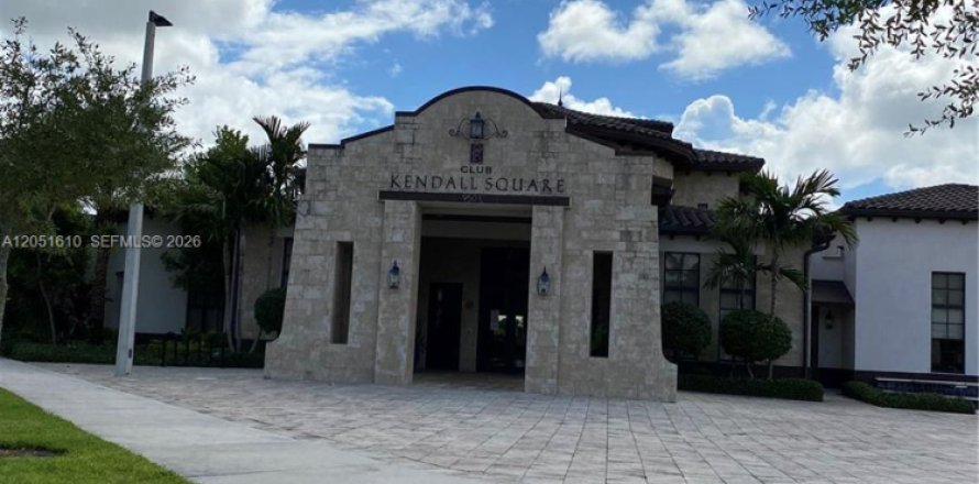 Touwnhouse à Miami, Floride 4 chambres, 214.79 m2 № 2269530