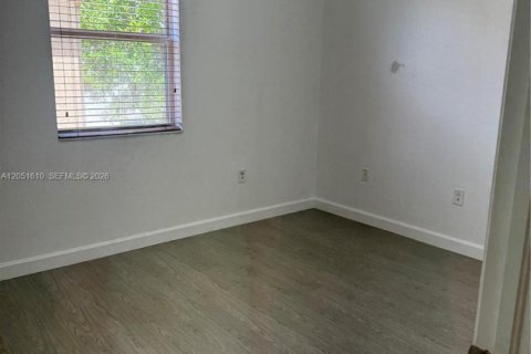 Touwnhouse à louer à Miami, Floride: 4 chambres, 214.79 m2 № 2269530 - photo 23