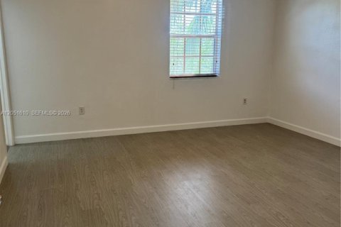 Touwnhouse à louer à Miami, Floride: 4 chambres, 214.79 m2 № 2269530 - photo 25