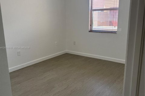 Touwnhouse à louer à Miami, Floride: 4 chambres, 214.79 m2 № 2269530 - photo 24