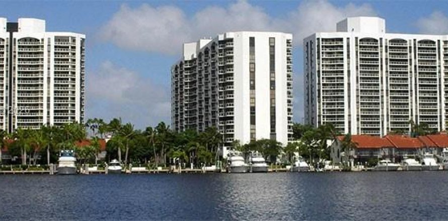 Condominio en Aventura, Florida, 2 dormitorios № 2050399