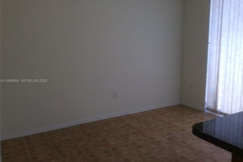 Villa ou maison à louer à Pembroke Pines, Floride: 3 chambres, 142.7 m2 № 2029882 - photo 5